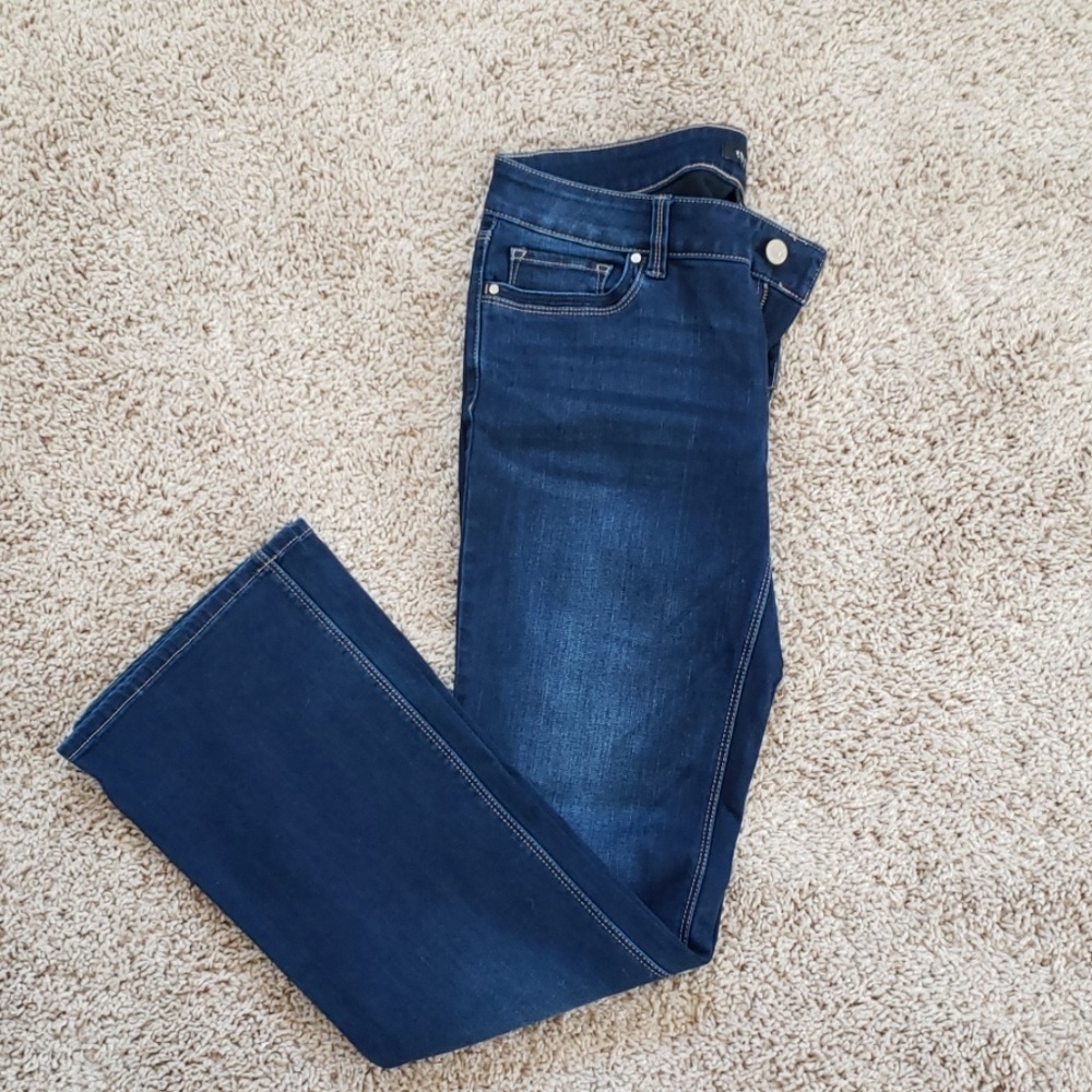 LIKE NEW 🌷 WHBM Bootleg Jeans